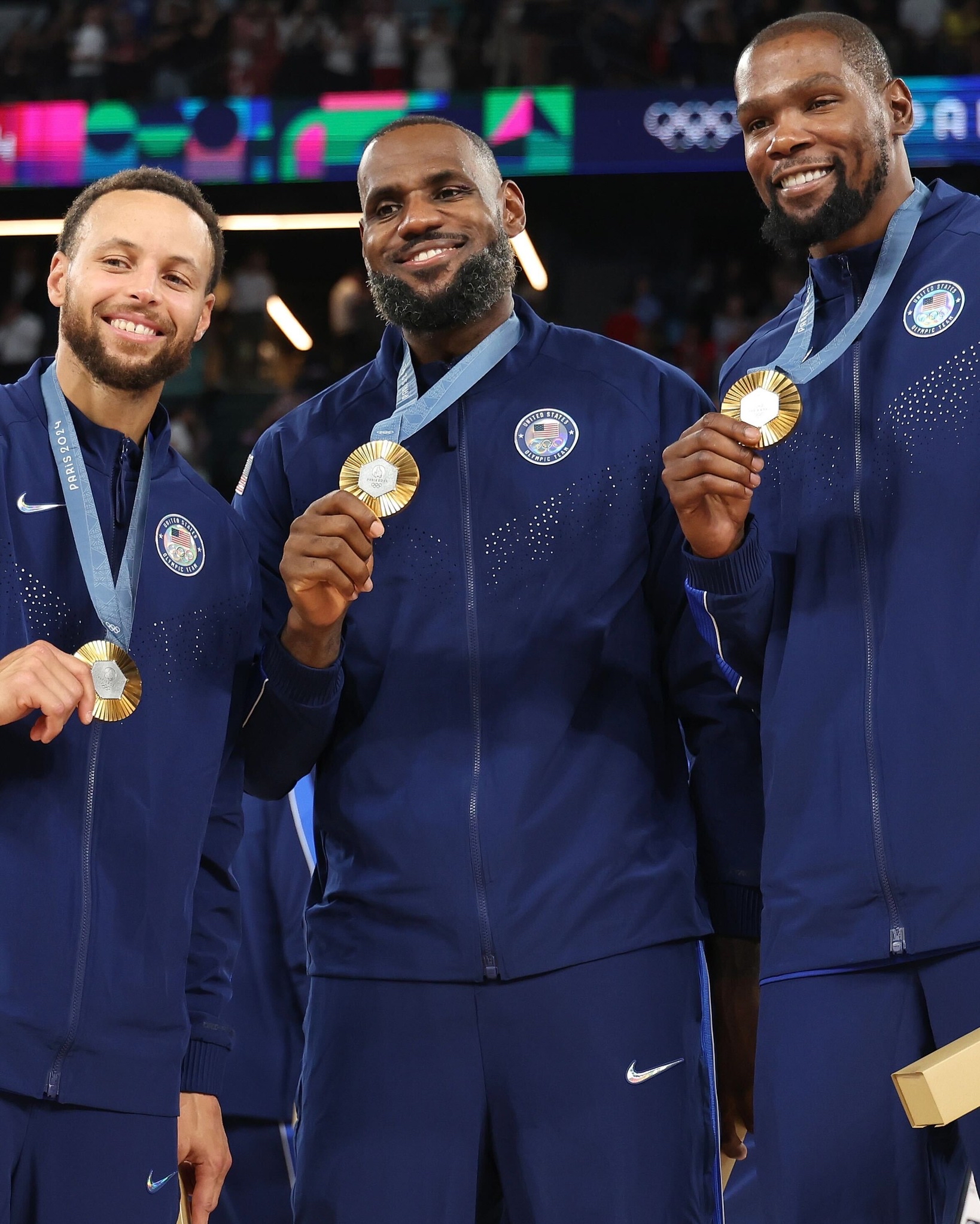 詹姆斯重返赛场，晋级下一阶段首场状态出色，IG观众沸腾！观众掌声雷动的简单介绍-开云体育官方网站